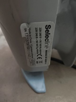 Radiador de aceite eléctrico gris y blanco