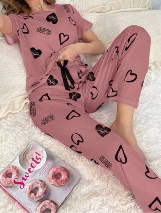 Pijama rosa con corazones y SLEEP