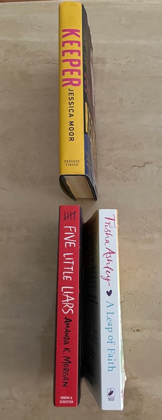 Libros Inglés: Keeper, 5 Little Liars, Leap of Fai
