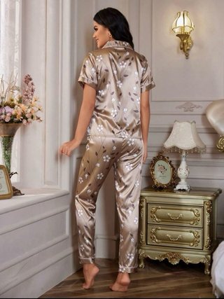 Pijama satinado floral