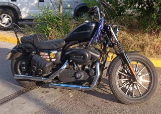 Harley Davidson Sportster 883 Iron Negra