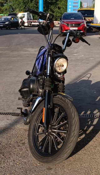 Harley Davidson Sportster 883 Iron Negra