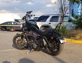 Harley Davidson Sportster 883 Iron Negra