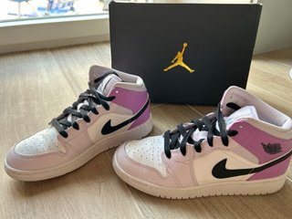 Zapatillas Jordan Mid Rosa y Blanco