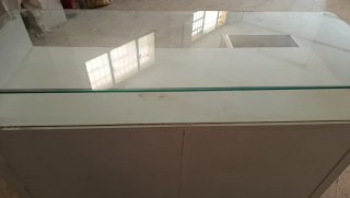 Mostrador madera con vitrina cristal y cajón