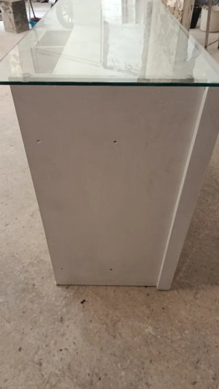 Mostrador madera con vitrina cristal y cajón