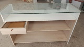 Mostrador madera con vitrina cristal y cajón