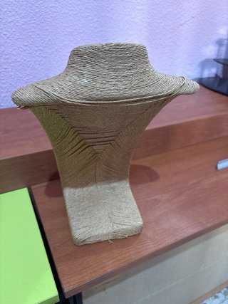 Expositor de rafia para collares