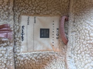 Chaqueta de cuero rosa forrada de borrego