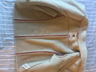 Chaqueta de cuero rosa forrada de borrego