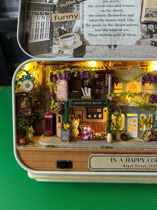 Caja de metal decorativa miniatura