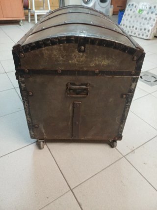 Baúl antiguo metal / madera  grande