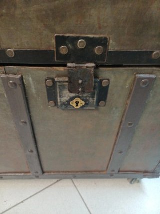 Baúl antiguo metal / madera  grande