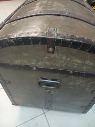 Baúl antiguo metal / madera  grande