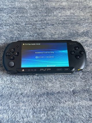 Sony PSP Street E1004 + Cargador + Funda + bateria