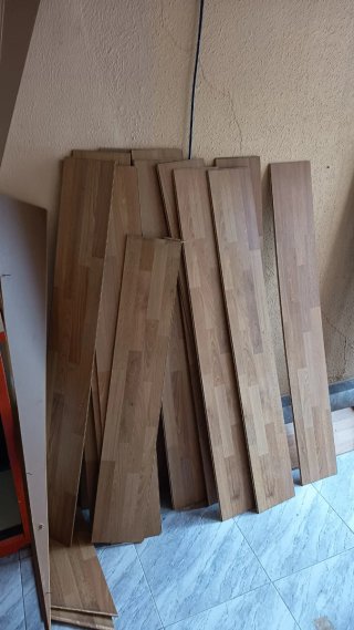 Suelo de parquet flotante. Habrá unos 15 M2 o más.