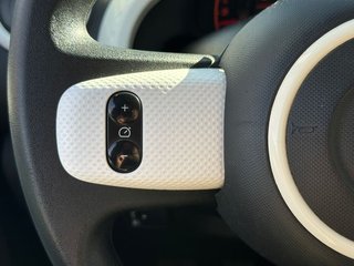 Renault Twingo INTENS SCE 75CV.- " REVISADO Y GARANTIZADO ".- " IMPECABLE ".- " ETIQUETA MEDIOAMBIENTAL C VERDE ".- " GARANTÍA CON COBERTURA EUROPEA ".-