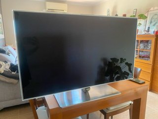 Televisor Samsung Negro y Plateado