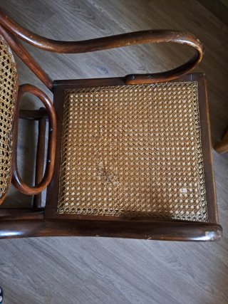 Mecedora Thonet madera y ratán