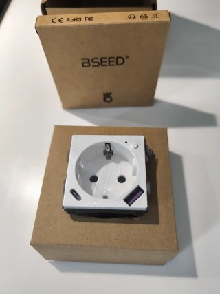 Interruttore e presa da parete intelligente BSEED Smart Home, bianco