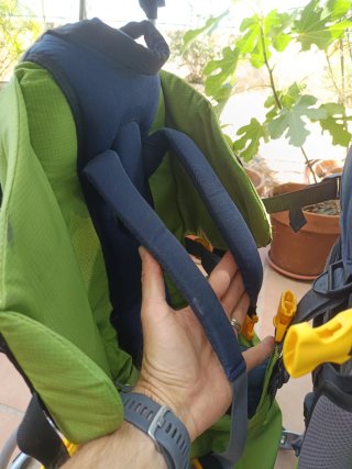 Mochila montaña Portabebés Trekking Deuter.