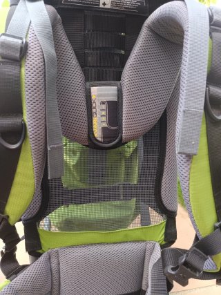 Mochila montaña Portabebés Trekking Deuter.