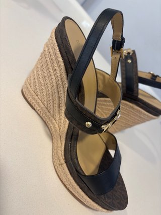 Sandalias Cuña Michael Kors MK Marrón Negro