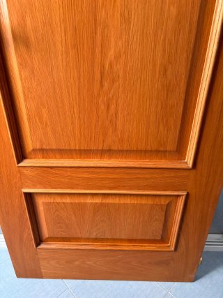 Cinco puertas de madera