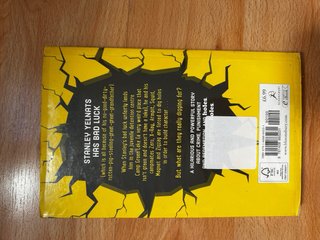 Libro Holes de Louis Sachar en ingles