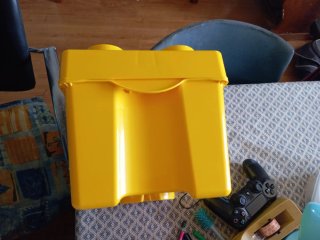 Caja de almacenamiento Lego amarilla