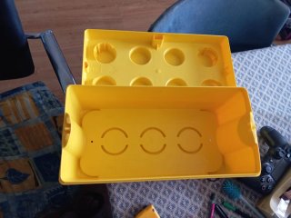 Caja de almacenamiento Lego amarilla