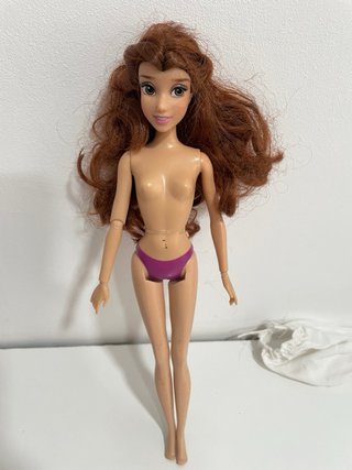 Muñeca Disney Bella tipo Barbie