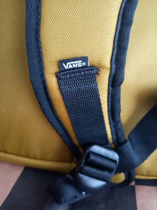 Mochila Vans Negra y Dorada Nueva
