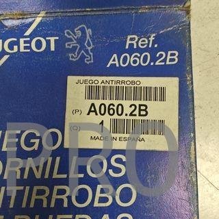 JUEGO TORNILLOS ANTIRROBO PEUGEOT NUEVO A0602B