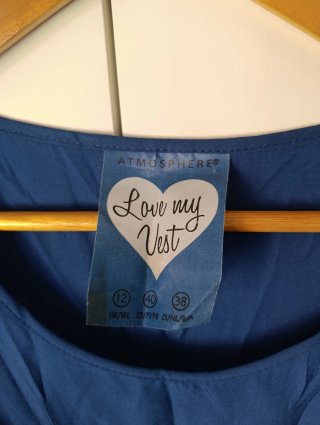 Blusa ligera sin tirantes azul