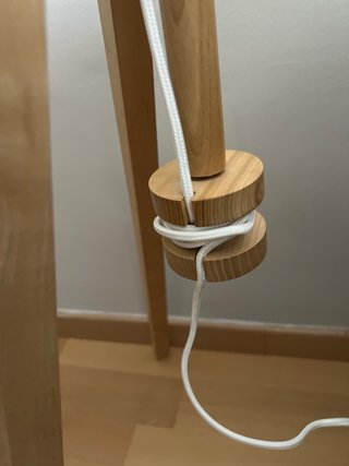 Lámpara de pie de madera y tela LEUTERS IKEA