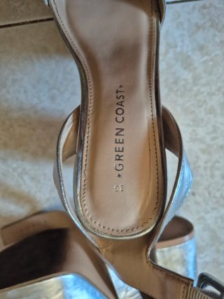 Green Coast Tacones plateados con plataforma 36