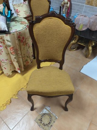 Silla Isabelina Madera y Tela Amarilla
