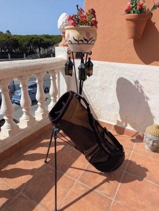 Bolsa de Golf Taylor Made con capucha