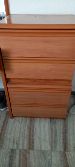 Muebles dormitorio: cajonera y mesitas