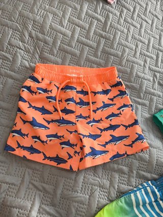 Bañador niño tiburones naranja
