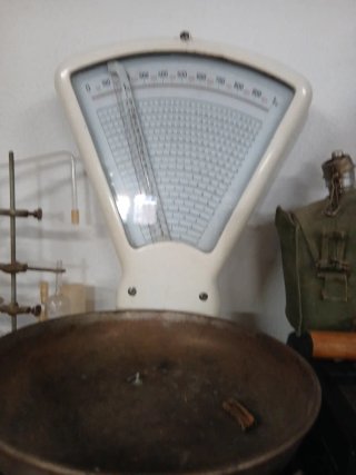 Báscula antigua de cocina