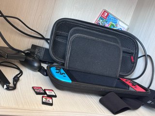 Nintendo Switch Azul/Rojo + Funda + FIFA 25