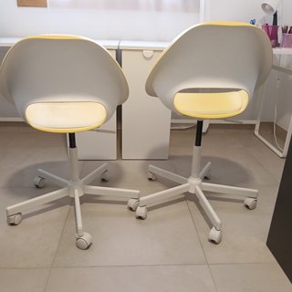 2 Sillas Giratorias IKEA Amarillas y Blancas