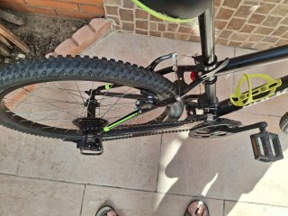 Bicicleta Rockrider Negra y Verde. ST 500 sport