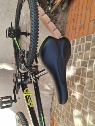 Bicicleta Rockrider Negra y Verde. ST 500 sport