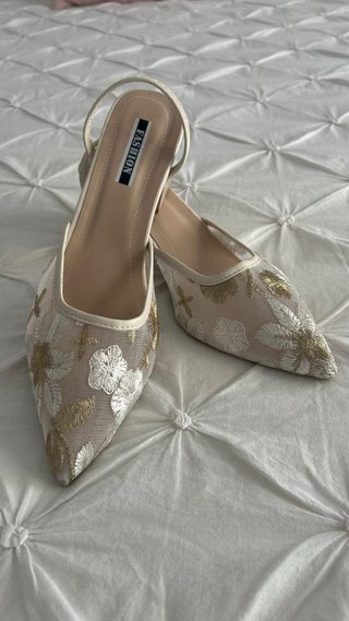 Zapatos NOVIA de tacón medio.