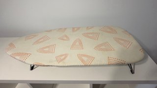 Mini tabla de planchar con funda