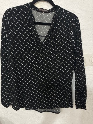 Camisa MENGLU negra con estampado blanco