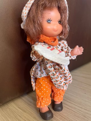 Muñeca Laura con vestido y zapatos